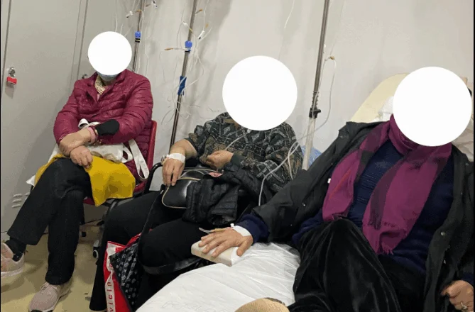 Situatë alarmante/ Pacientët e Onkologjikut trajtohen pa poltronë, pa pajisje dhe pa dinjitet