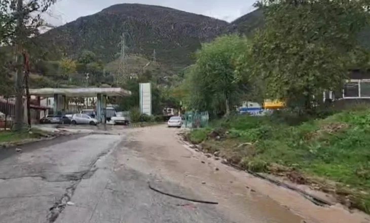 Situatë e rënduar nga reshjet në Delvinë. Përmbyten disa shtëpi, evakuohen banorët