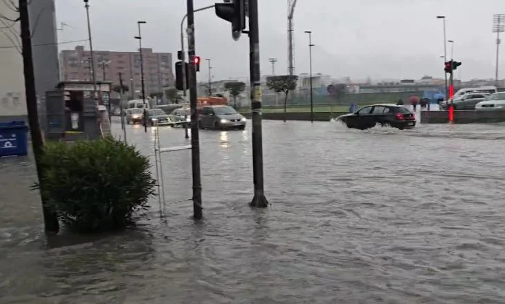Situatë problematike nga moti i keq në Lezhë, reshjet krijojnë vështirësi në tre bashki