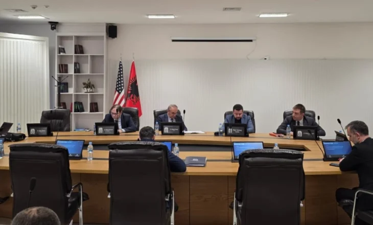 “Sjellje të padenja dhe pa vetëpërmbajtje në zyrën e drejtuesit të Prokurorisë”, KLP nuk pranon propozimin e ILD-së për masë disiplinore ndaj magjistrates në Sarandë