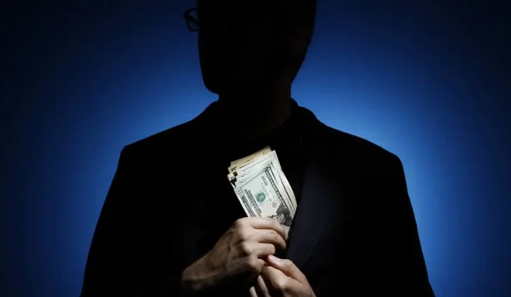 Skandal korrupsioni në Ukrainë, dy ministra dhanë dorëheqjen! Në qendër të hetimeve bashkëpunëtori i afërt i Zelenskit