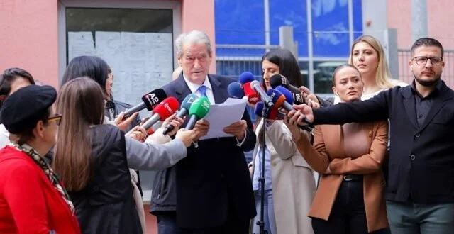 Skandali/ Berisha publikon dokumentin: Policia greke vërteton ekspulsin e Irenës me 5 mbiemra