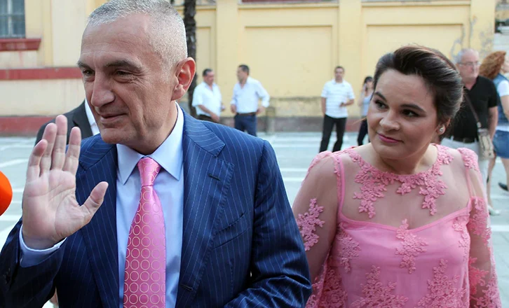 “S’më hëngri politika, por shokët”, Kryemadhi flet për jetën personale: Nëse më parë në krevat kisha Ilirin, sot kam…