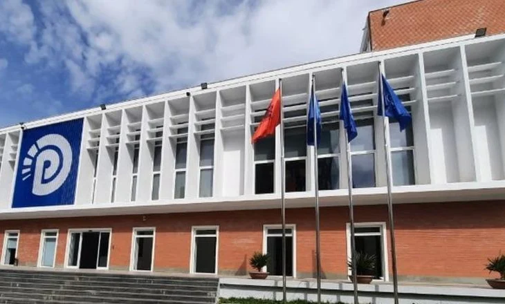 SMS e PD për protestën: Pas Lalit është radha e Lubi Ballukut dhe Ramaduros që të përfundojnë në qeli