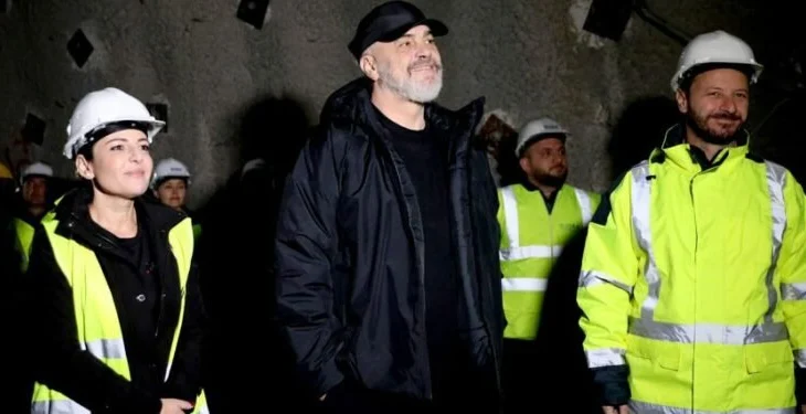 SMS në Signal/ Si e kontrolloi tenderin 189 milion euro Belinda Balluku