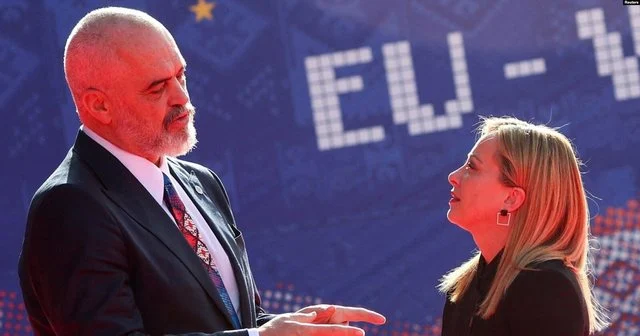 Sot mbledhja e parë e përbashkët mes qeverisë shqiptare dhe italiane! Rama e ministrat do të firmosen disa marrëveshje