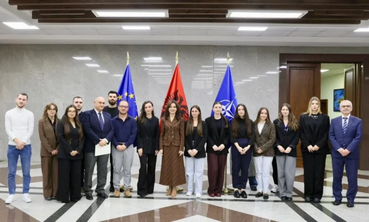 Spiropali me të rinjtë e programit kombëtar të praktikave në ministrinë e Punëve të Jashtme: Diplomacia e hapur ndaj talenteve të reja, prioritetet për Shqipërinë Europiane