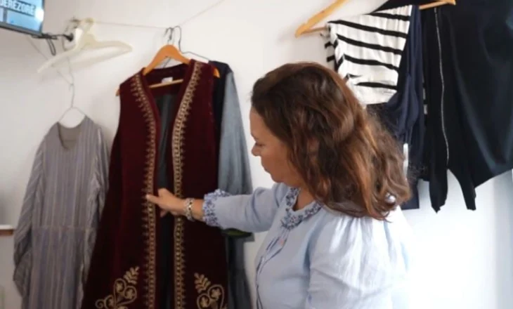 Stilistja Bona Karamano rikthen traditën shqiptare në modë moderne dhe unike: Veshjet e mia pëlqehen nga të huajt, sidomos nga francezët