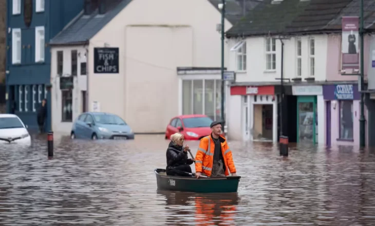 Stuhia “Claudia” përfshin Britaninë, paralajmërime të forta nga autoritetet dhe situatë kritike në disa zona