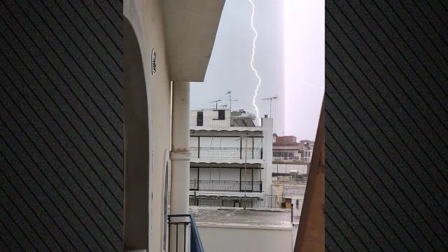 Stuhia e fortë godet Greqinë, 1 mijë shkrepëtima në më pak se 2 orë