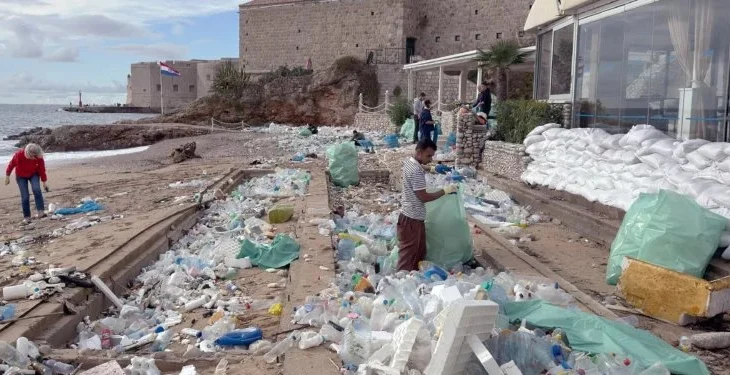 Stuhia në Adriatik mbush Dubrovnikun me mbeturina, autoritetet kroate thonë se vijnë nga Shqipëria