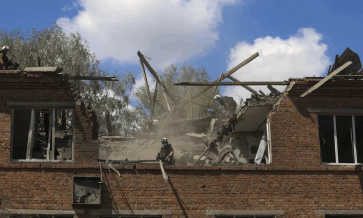 Sulme të reja Rusi – Ukrainë! Të vdekur, të plagosur e shumë shkatërrime nga goditet me raketa në lindje