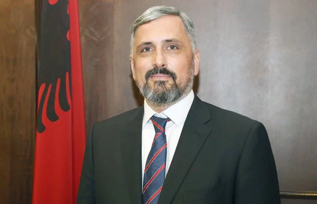 Sulmi i organizuar Begaj-Rama nëpërmjet mediave për të bllokuar gjyqtarin kushtetues Vokshi, ja si kryeministri dhe…