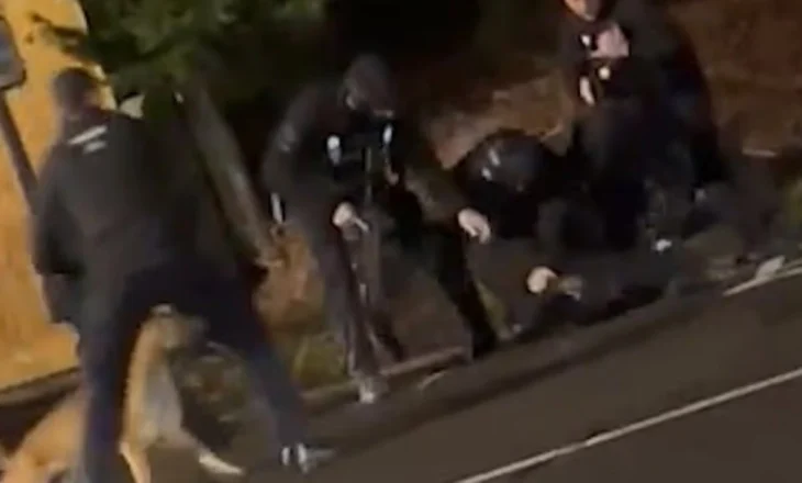 Sulmi me 11 të plagosur në Britani/ Publikohen pamjet tronditëse, momenti kur neutralizohet sulmuesi në tren