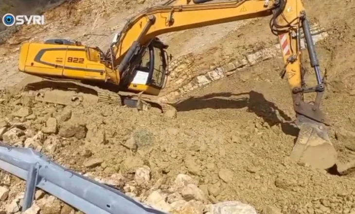 SYRI TV/ Rreshjet e shiut shkaktojnë probleme në rrugën Kolonjë-Golem