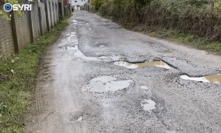 SYRI TV/ Shkodër – Rruga Ura Mesit-Bardhaj e amortizuar, banorët: Prej vitesh bashkia nuk vë dorë