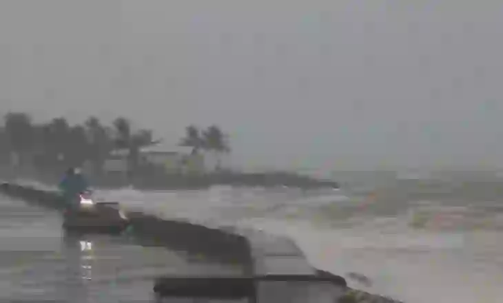 Tajfuni “Kalmaegi” drejtohet drejt Kamboxhias pasi vrau të paktën 193 persona në Filipine dhe Vietnam