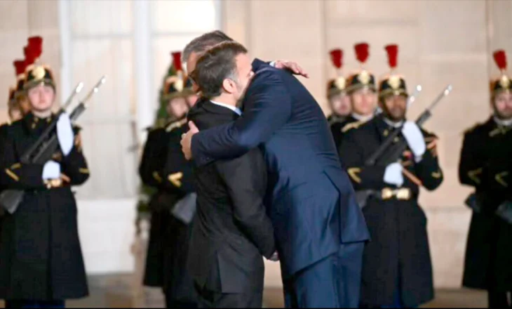 Takimi me Macron tregon dëshpërimin e tij, si po përpiqet Vuçiç të blejë për herë të fundit mbështetje nga Perëndimi