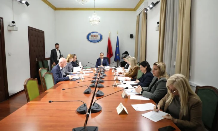 Tallja paq e deputetit demokrat me “barazinë gjinore” dhe votuesit e saj