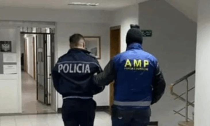 “Tapë” në timon, shkaktoi aksident në Kamëz, AMP arreston efektivin
