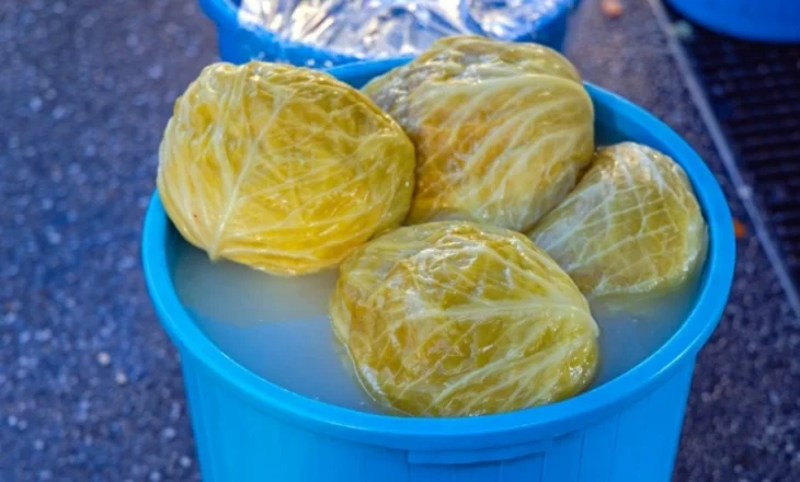 Të gjithë e hamë, por ja se çfarë i bën lakra turshi trupit