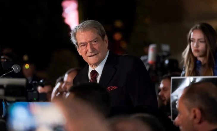 ‘Të sëmurët me kancer mbetën pa mjekime se ishin shumë’, Berisha për deklaratën e Ramës: Paratë i përdor për avion taksi