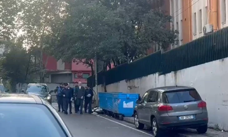 Të shoqëruar nga policia, Erald Elezi dhe Gentian Gjyli paraqiten në GJKKO, priten të njihen me masën e sigurisë