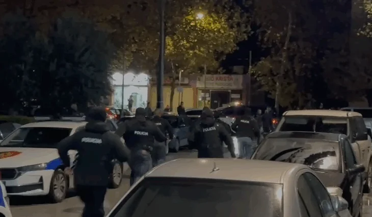 Të shtëna me armë zjarri në Fier, policia blindon zonën