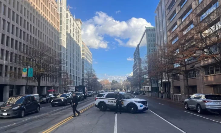 Të shtëna me armë zjarri pranë Shtëpisë së Bardhë/ Disa të plagosur, mes tyre edhe një anëtar i Gardës