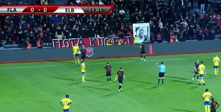 Tensione dhe sherr masiv në stadiumin Flamurtari, ndërhyn policia