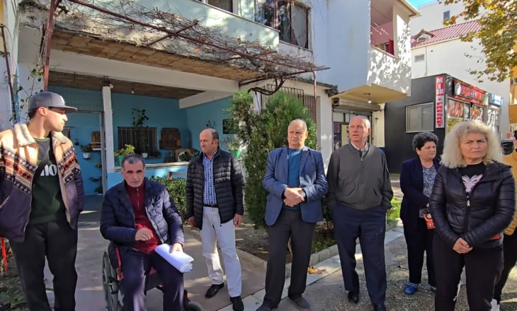 Tensione në Durrës, Përmbarimi nis lirimin e ish-kabinave të plazhit, nxjerr jashtë 32 familje! Banorët: Vendimi i padrejtë…