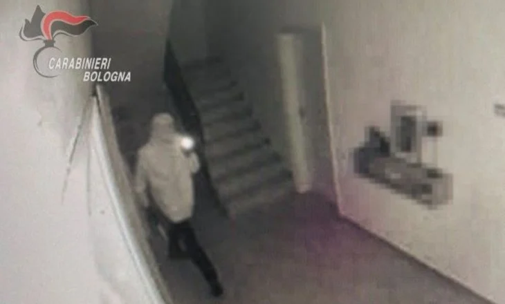 Tentoi të vidhte banesat, kurthi me ‘bombol tymi’ dhe kamerat tradhtojnë ‘skifterin’ shqiptarë