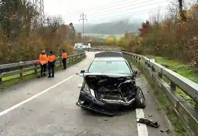 Tentuan t’i largohen policisë dhe u përplasën me murin rrethues, arrestohen dy shqiptarë në Zvicër