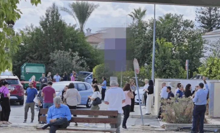 Tërmet i fortë në Qipro, banorët dalin në rrugë të alarmuar