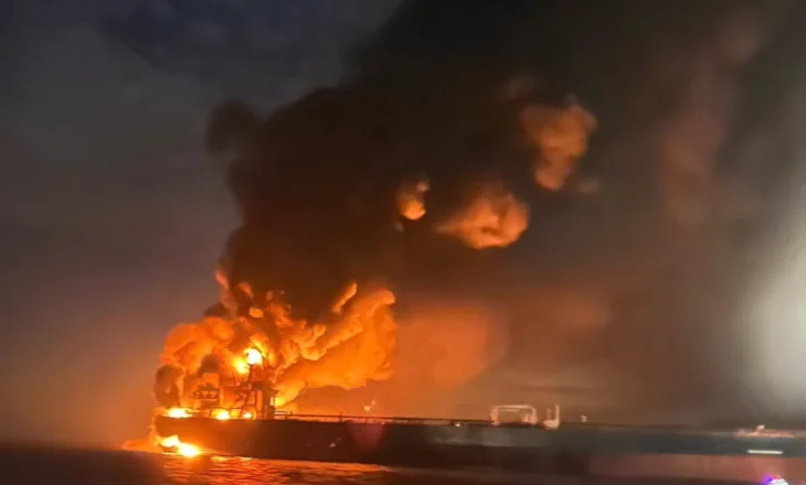 The Guardian: Dronët detarë ukrainas godasin dy tankerë rusë të naftës në Detin e Zi