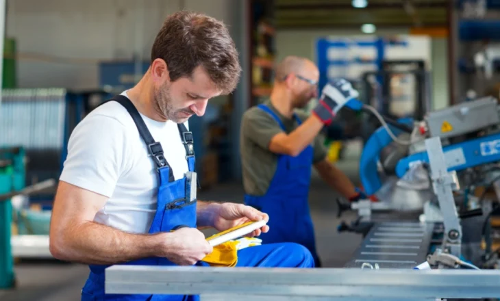 Thellohet kriza e punonjësve! 62 mijë vende pune në një vit, shumica ngelen bosh