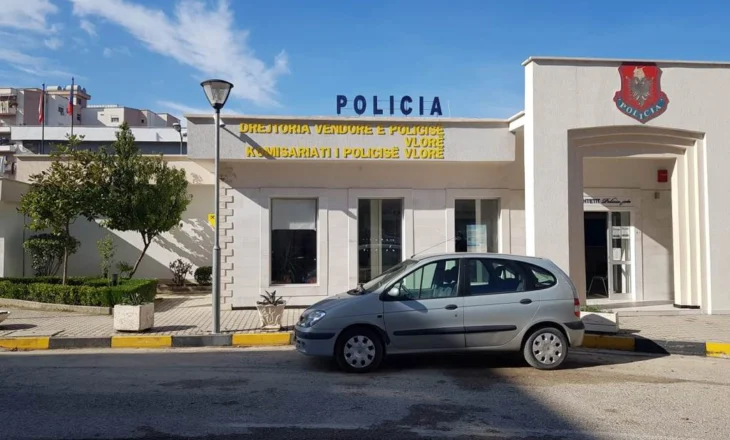Theu masën e sigurisë dhe kreu vjedhje në një dyqan, pranga 28-vjeçares në Vlorë