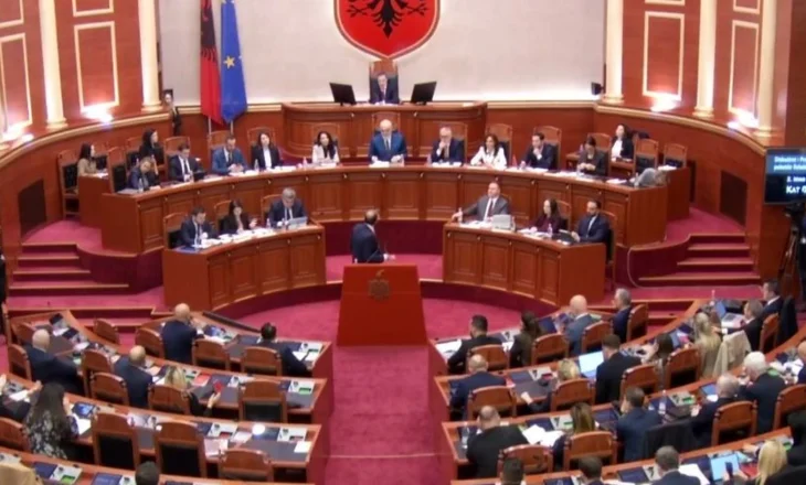 ‘Ti japim një duartrokitje të pandehurës…’, Balluku për herë të parë në Kuvend pas hetimeve të SPAK, Peleshi i tërheq vëmendjen Bardhit