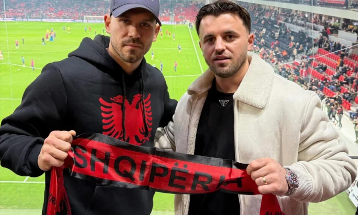 Tifozi kuqezi që ka ardhur nga Austria, Sami Muleci dikur lojtar i Sk Sturm Graz sot në ”Air Albania”