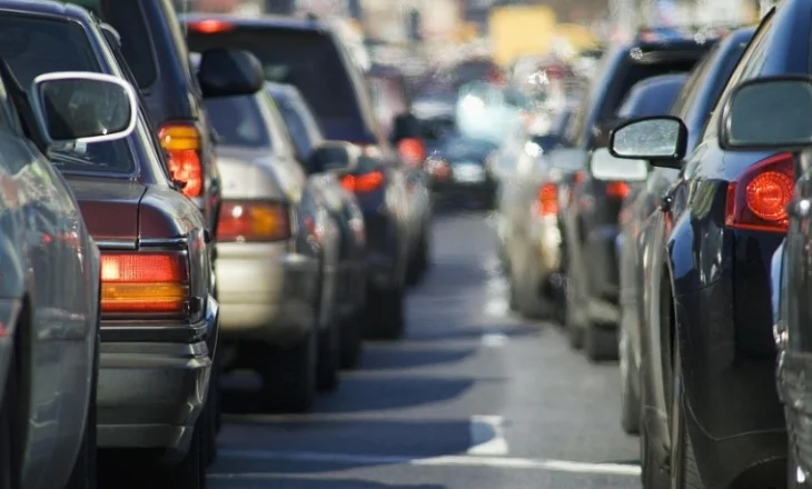 Tirana ‘mbytet’ nga trafiku dhe ndotja, mbi 1 milion makina në qarkullim, ja markat që dominojnë në tregun shqiptar