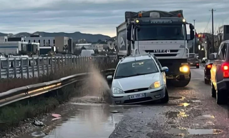Tiranë-Vorë në gjendje të degraduar, amortizimi i rrugës shkatërron makinat