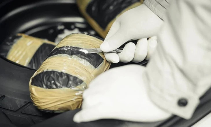 Trafikoi 1.2 tonë kokainë nga Ekuadori deri në Rusi, prangoset në Athinë shqiptari që drejtonte kartelin