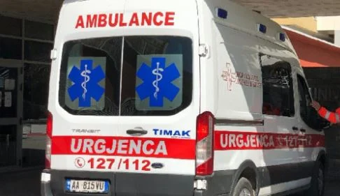 Tragjike/ Kamioni përplas këmbësorin, humb jetën 70-vjeçari