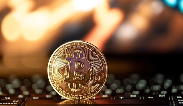 Tregu i kriptove në rënie të lirë: Bitcoin 81 mijë $, humbje rekord