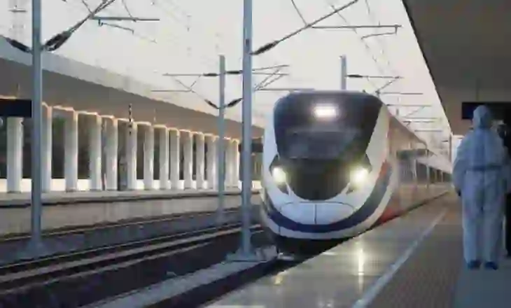 Treni përplas punëtorët e hekurudhës, 11 viktima në aksidentin më të rëndë hekurudhor të dekadës në Kinë