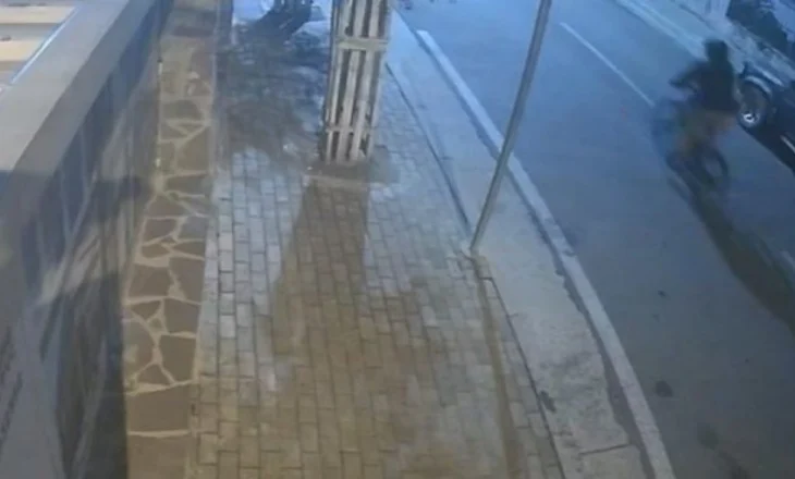 Tritoli në shtëpinë e Xhelal Mziut/ Dalin pamjet: Autori u largua me biçikletë, dyshohet se…