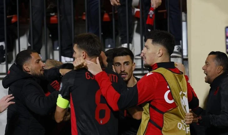 Triumfi ndaj Polonisë, Shqipëria i ka “heronjtë”. Llogaritë e kuqezinjve për transfertë