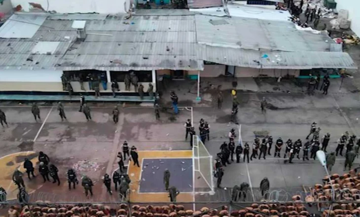 Tronditëse/ Burgu famëkeq i Ekuadori kthehet në varrezë nga lufta mes bandave! 31 të dënuar të vrarë, 27 prej tyre të varur me litar..