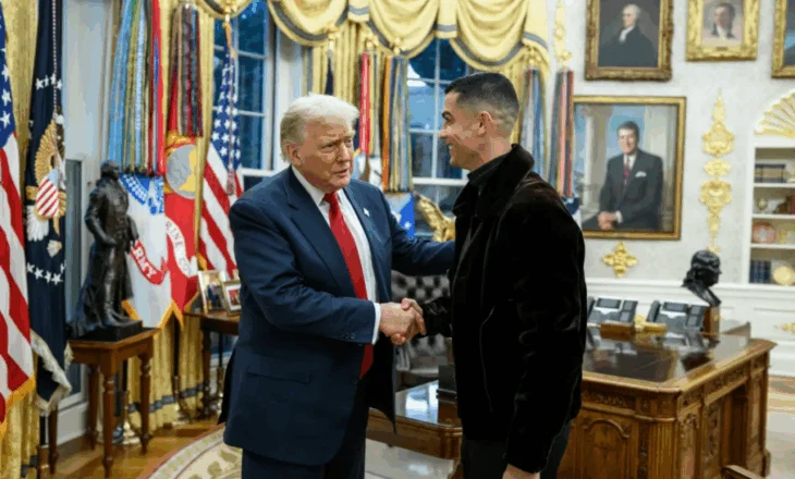 Trump dhe Ronaldo luajnë futboll në Zyrën Ovale, videoja me AI që po “çmend” rrjetin