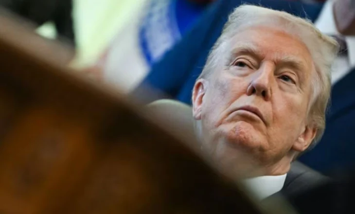 Trump fal Rudy Giulianin dhe dhjetëra aleatë të tjerë të përfshirë në çështjen e zgjedhjeve 2020